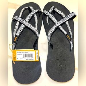 TEVA - OLOWAHU SANDALS- PALMS BLACK/WHITE -SIZE 8 — BRAND NEW WITH TAGS!